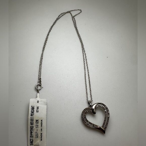 NWT 18" Macy's Sterling Silver heart necklace with 1/4ctw natural diamonds! - Picture 7 of 12